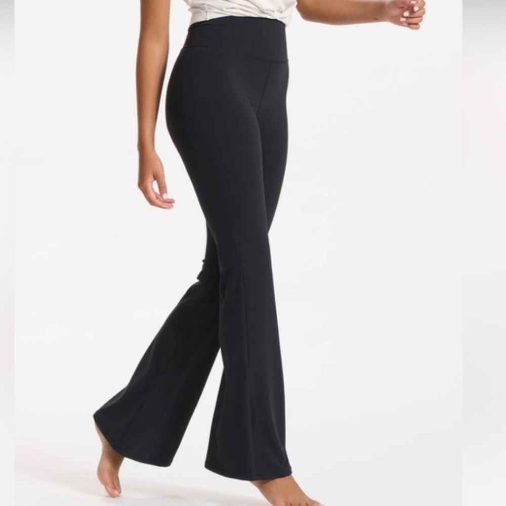 Vuori Black Flare Leggings Size Small